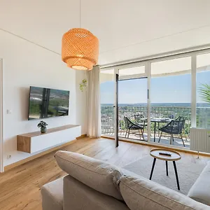  Apartment Butler Skyline Netflix
